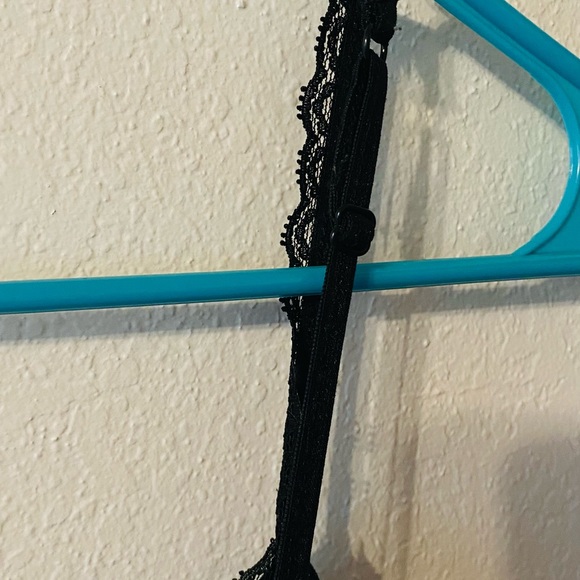 Black spaghetti strap crop top - Picture 3 of 4